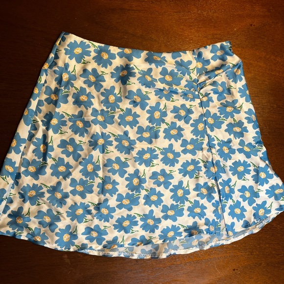 Free People Silk Flower Skirt, size 0 - Picture 3 of 3